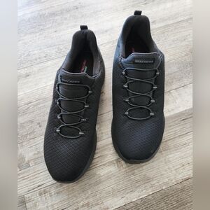 Skechers black sneakers 10